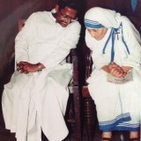Father_Felix_Raj_with_Blessed_Mother_Teresa.th.jpg