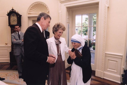 White House/ Ronald Reagan Presidential Library [Public domain], <a href="https://commons.wikimedia.org/wiki/File:Reagans_and_Mother_Teresa_C29916-8a.jpg"  target="_blank">via Wikimedia Commons</a>