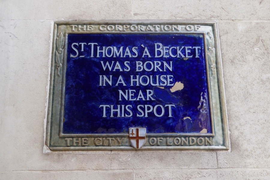 Ethan Doyle White [<a href="https://creativecommons.org/licenses/by-sa/4.0" target="_blank">CC BY-SA 4.0</a>], <a href="https://commons.wikimedia.org/wiki/File:Thomas_Becket_Memorial_Plaque_on_Cheapside.jpg" target="_blank">via Wikimedia Commons</a>