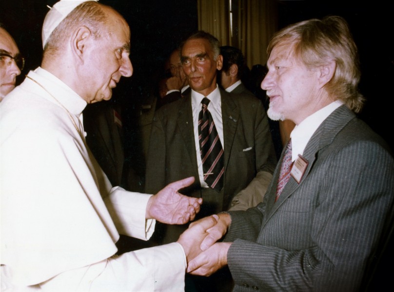 Pope-Paul-VI-with-John-B-Calhoun.jpg